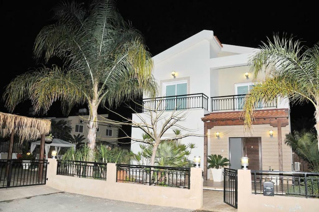 Unique Beach Luxurious Villas Айя-Напа Экстерьер фото